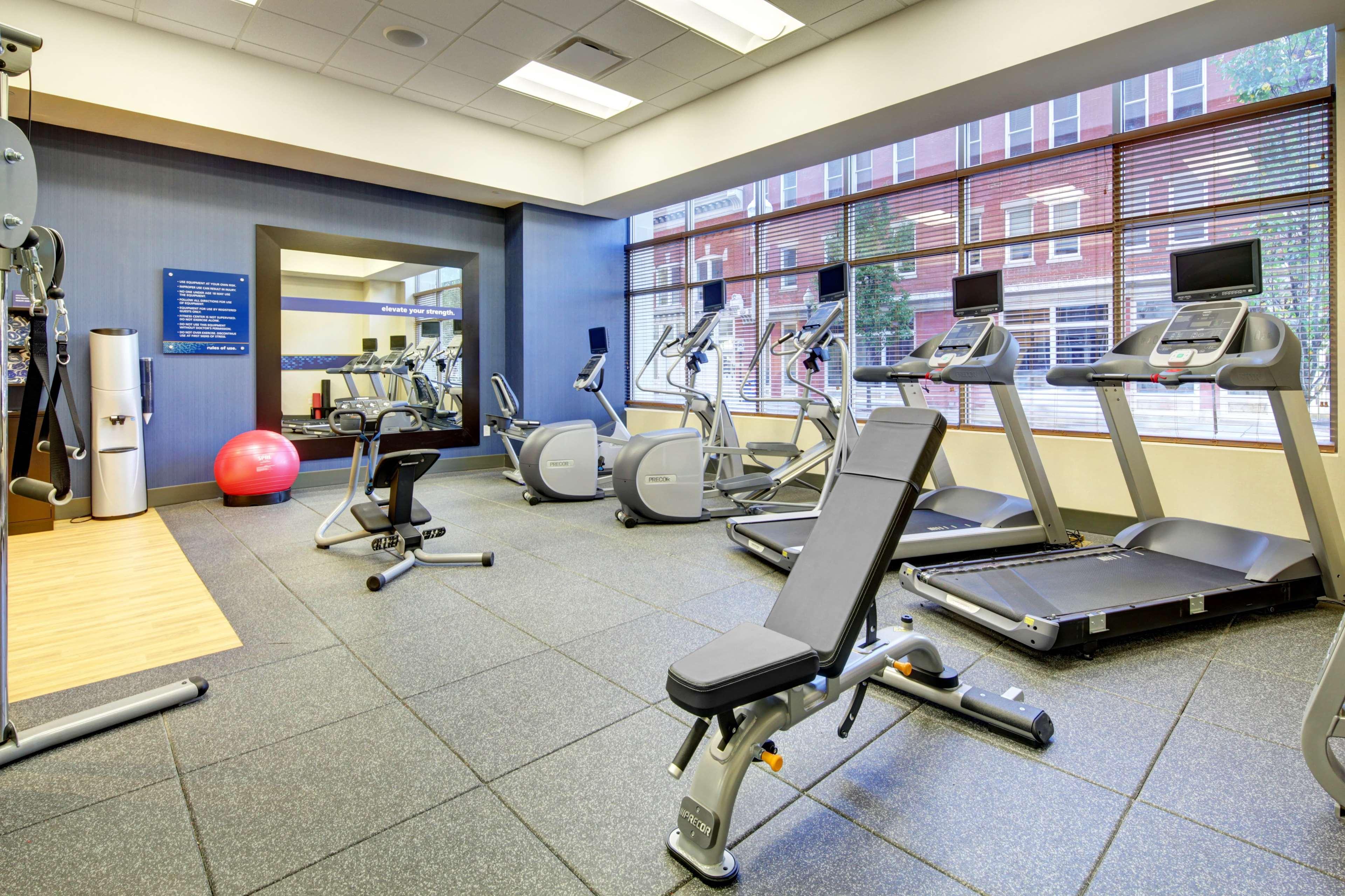 Hampton Inn & Suites - Roanoke-Downtown, Va Bagian luar foto